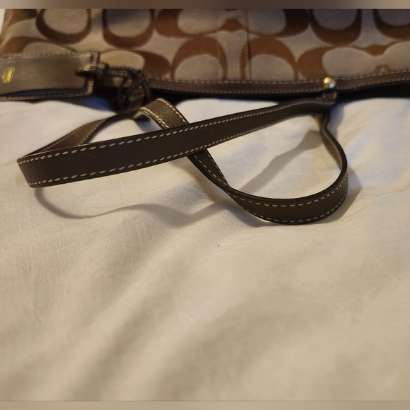 Coach Reversible Large Tote, Classic Tan and Burnt Orange - Picture 4 of 9